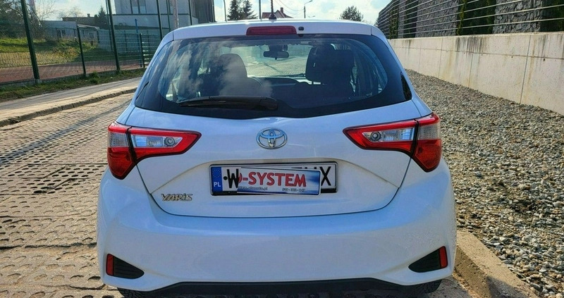 Toyota Yaris cena 32520 przebieg: 164000, rok produkcji 2018 z Radków małe 379